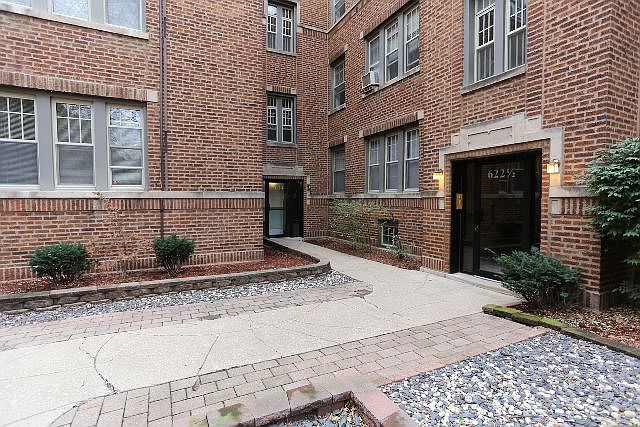 1st image of 628.5 W Barry Ave #3N
