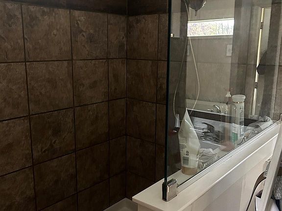 5th image of 415 Rovingwood Dr
