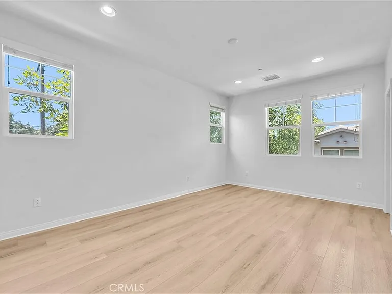 311 N Edenfield Ave — Photo 16