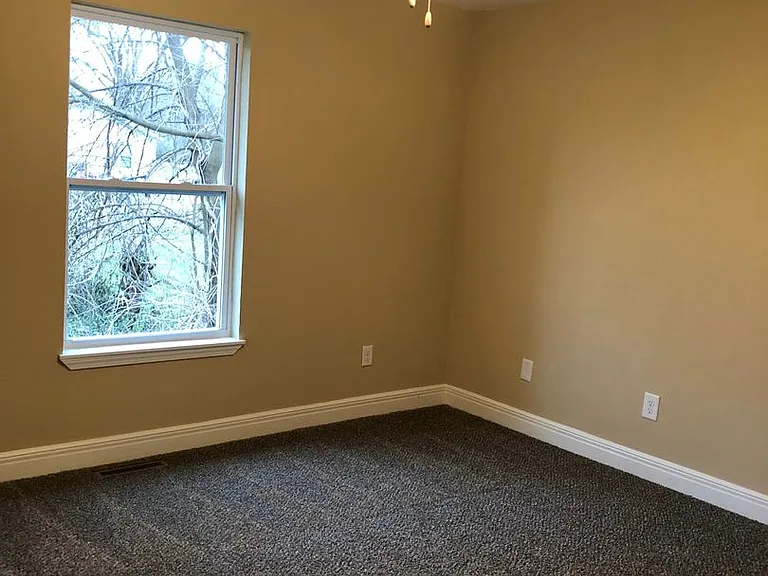 2726 W Lincoln St — Photo 6