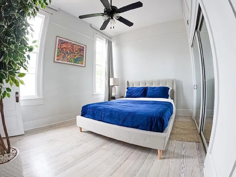 2121 Marengo St #4 — Photo 9