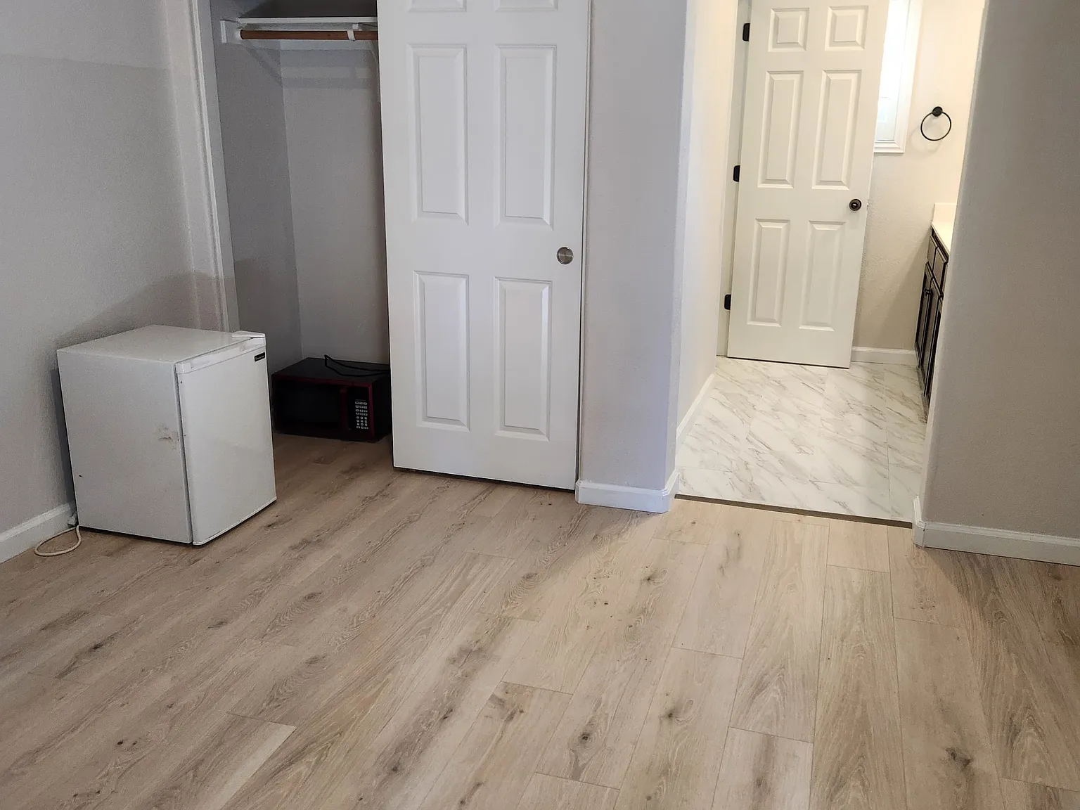 Studio, 2140 sqft, $1,200 — Photo 3