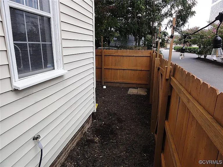 2512 E Leigh St — Photo 21