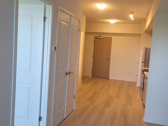 2nd image of 2825 Jane St #212