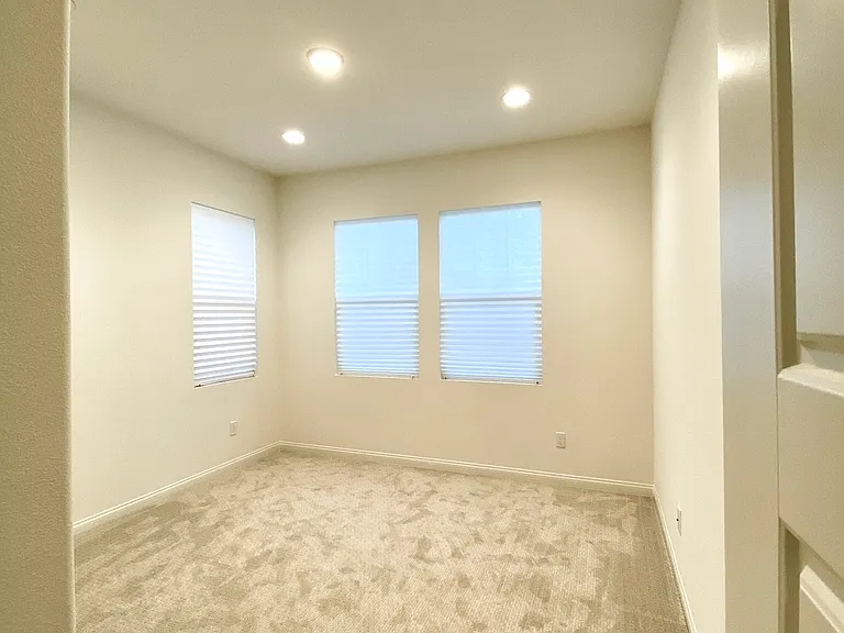 39549 Clare St — Photo 13