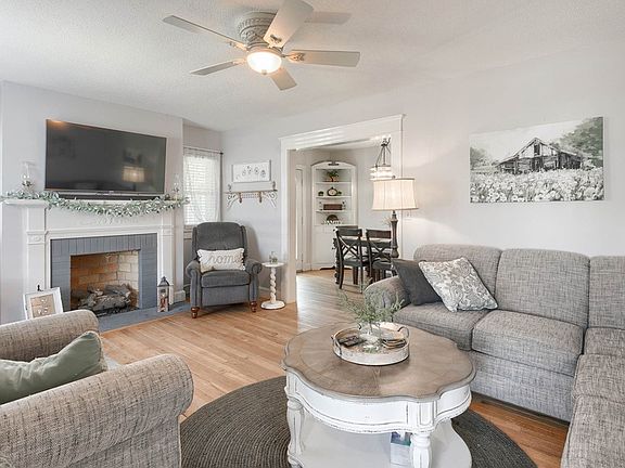 2nd image of 50 Colonial Ct