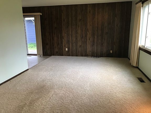 3rd image of 6 Gentilly Dr
