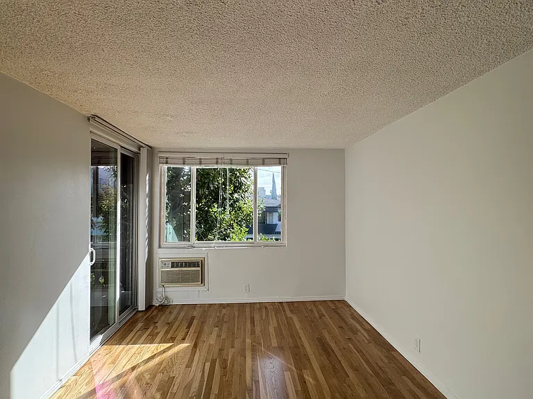 1921 Vista Del Mar St #204 — Photo 4