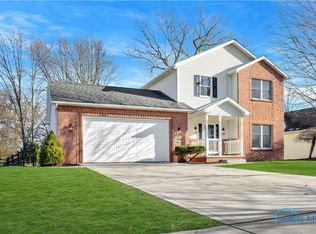 827 Whisperwood Pkwy, Holland, OH