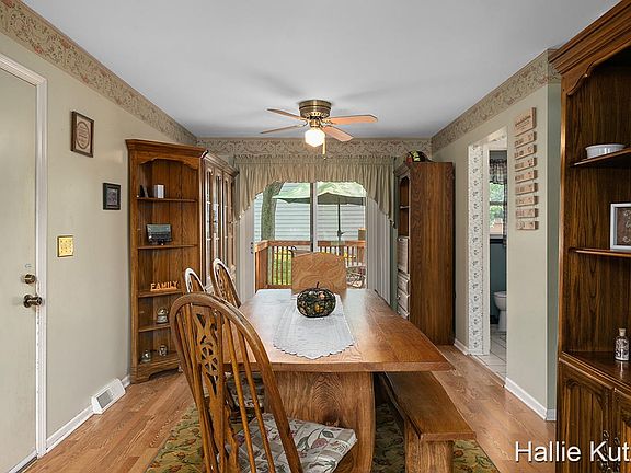 3rd image of 590 Vida Cir
