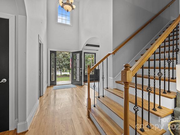 5th image of 389 Ponderosa Cir