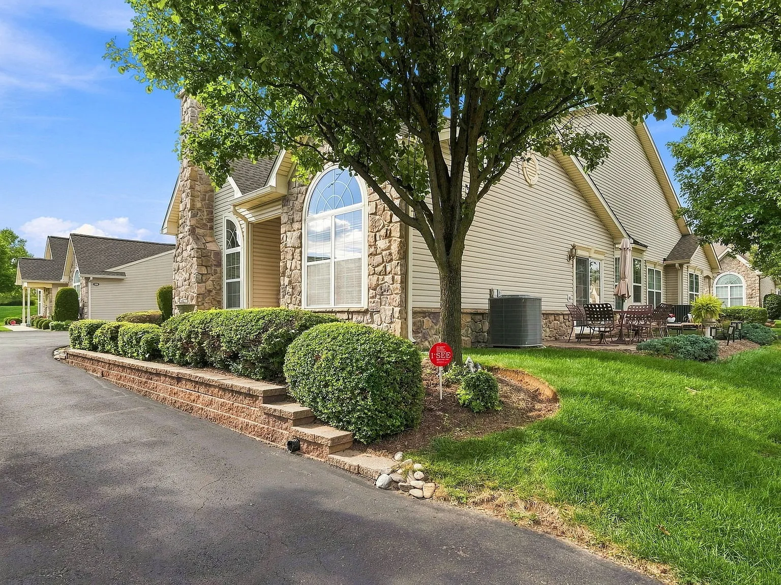 3 bed, 2378 sqft, $3,850 — Photo 4