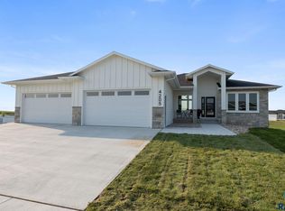 4205 N Interlachen Trl, Sioux Falls, SD 57107
