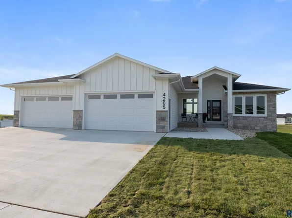 4205 N Interlachen Trl, Sioux Falls, SD 57107