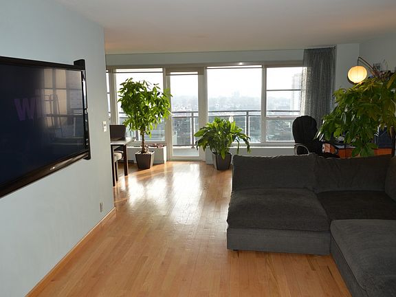 5th image of 2077 Center Ave APT 21B