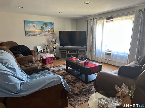 4th image of 85 Rolling Ridge Road