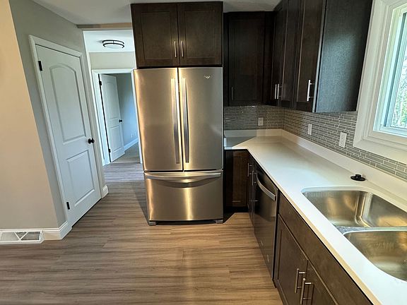5th image of 319-321 W Van Buren St