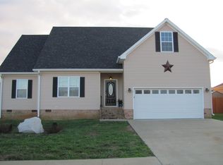 320 Eagle Cove Dr, Hopkinsville, KY 42240