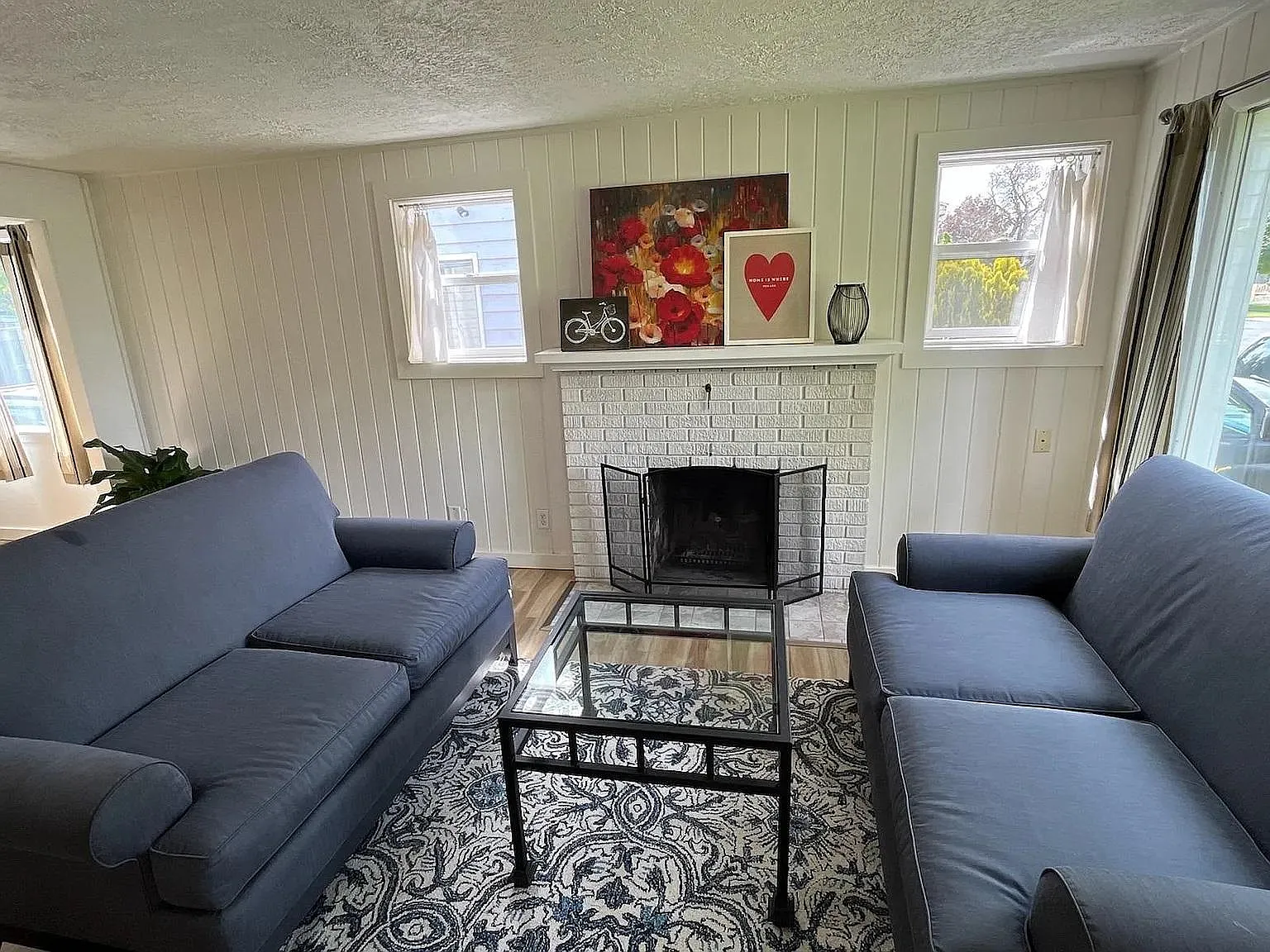 6 bed, 2000 sqft, $2,100 — Photo 3