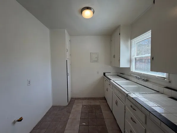 332 Metzler St #R-15, Bakersfield, CA 93308