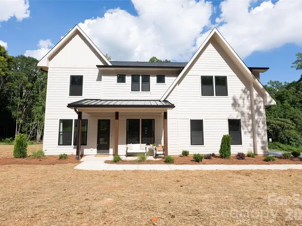 320 Laurel Crest Dr, Kannapolis, NC 28081