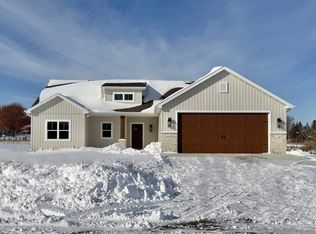 N1737 Red Cardinal Dr, Greenville, WI 54942