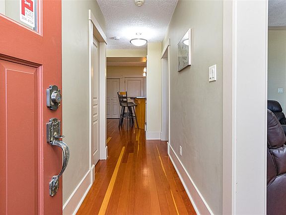 4th image of 88 Dallas Rd #2