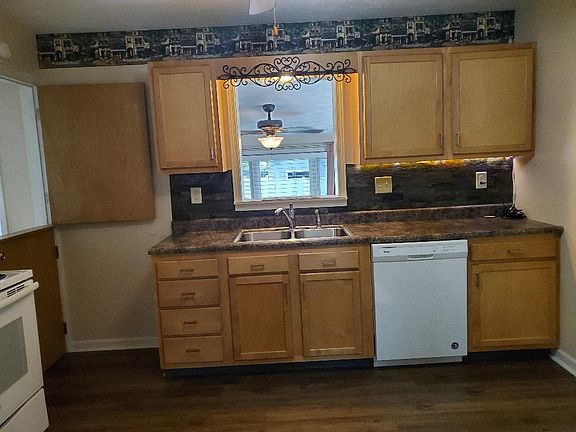 4th image of 216 Spencer St