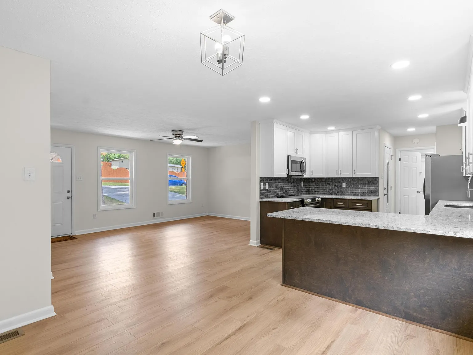 3 bed, 1351 sqft, $1,850 — Photo 3