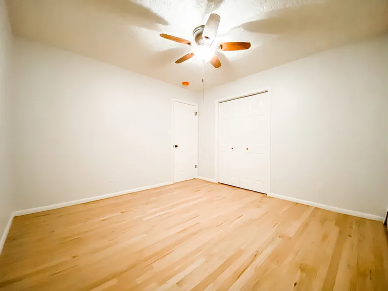 5033 Pineridge Ave — Photo 8