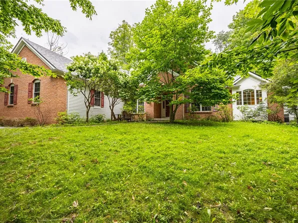 304 Belvista Dr, Penfield, NY 14526