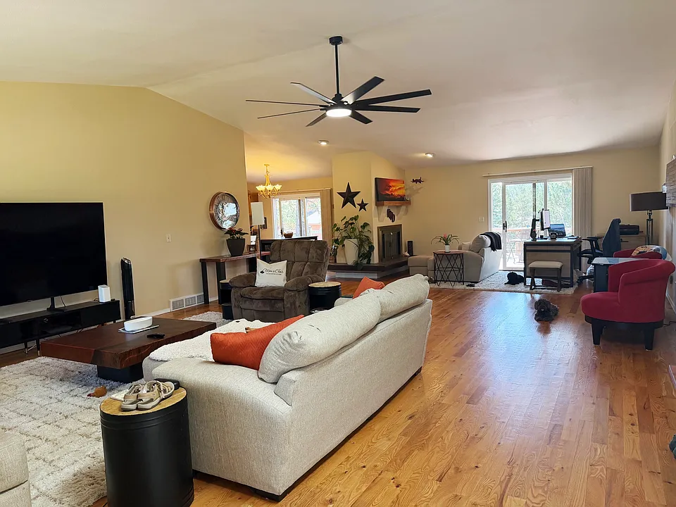 1055 Knollwood Cir