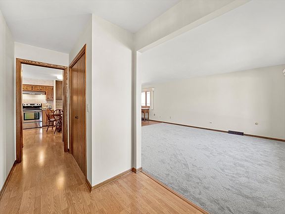 5th image of 6709 W 89th Pl
