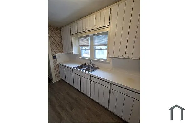 1938 Clinton St APT 1 photo 1