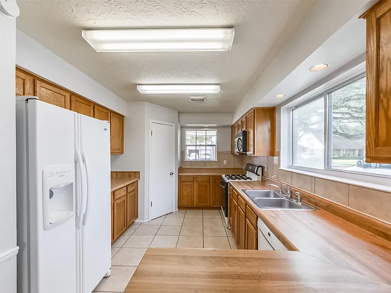16606 Burlcreek — Photo 16