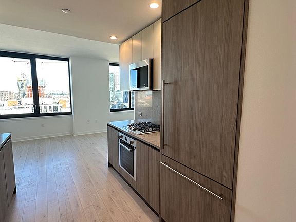 2nd image of 151 Bay St #1809