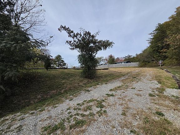 3rd image of 139 Brimstone Rd