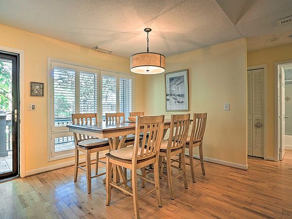 5th image of 1037 Warbler Ct