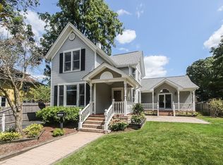 426 S 6th St, St Charles, IL 60174