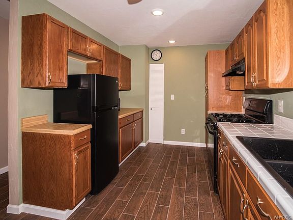 3rd image of 33 Dartmouth Dr
