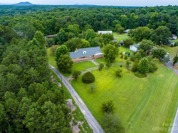 2705 Robinson Rd, Newton, NC 28658