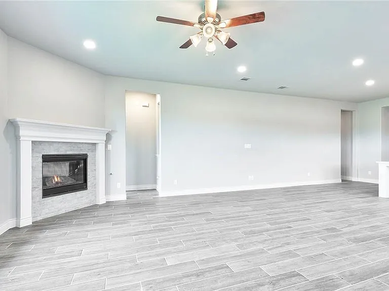 1730 Holmwood Dr — Photo 7