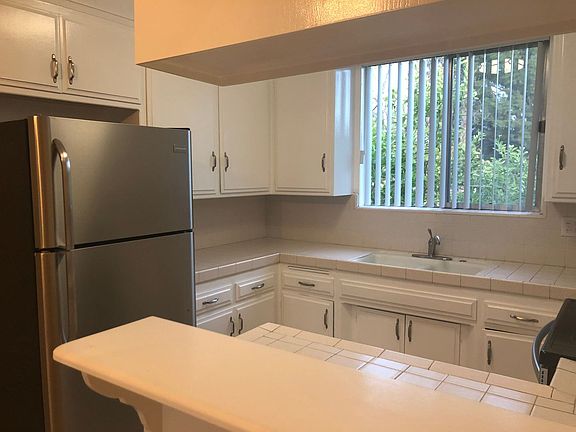 5th image of 11147 Huston St APT 8
