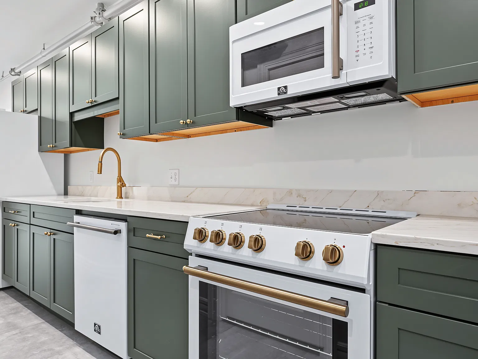 1 bed, 660 sqft, $2,400 — Photo 2