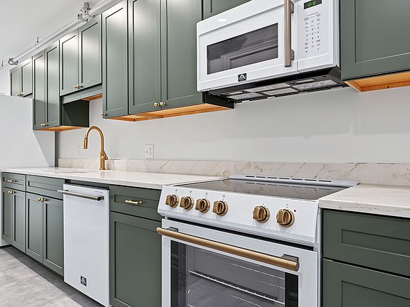 2nd image of 905 N Main St #202