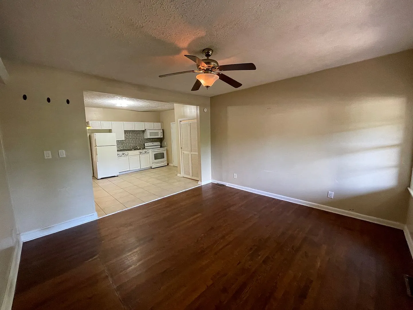 SH074-Lafayette Apartments — Photo 2