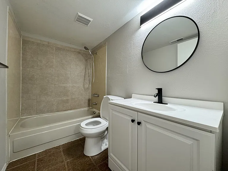 1326 Holland Park Blvd — Photo 11