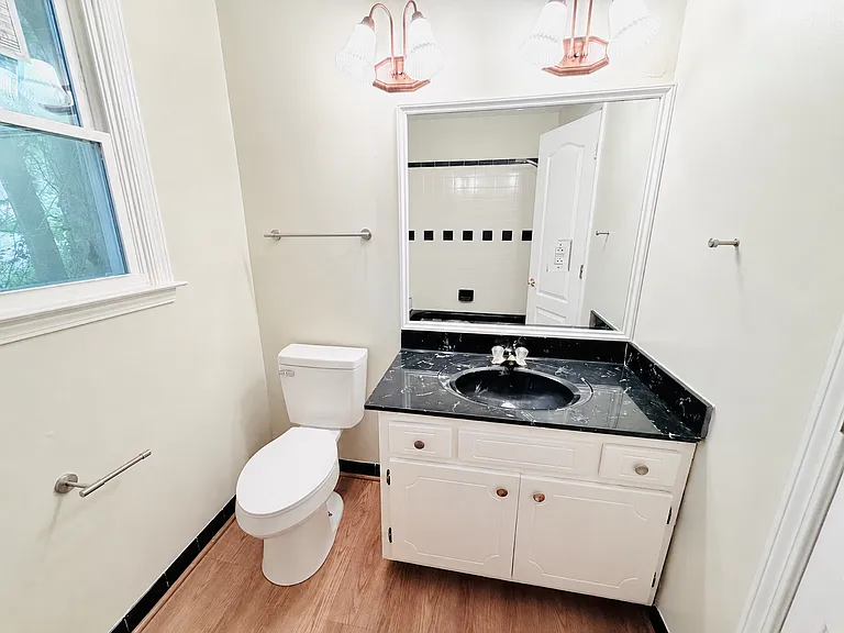 7905 Castleton Ln — Photo 1