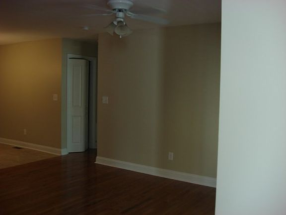 4th image of 402 Madison Ln Unit 402