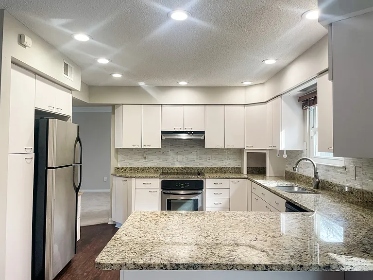 916 Appleby Ct — Photo 12
